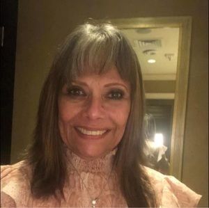 Meet your Posher, Lola